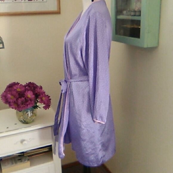 Morgan Taylor Satin Robe - Picture 4 of 11